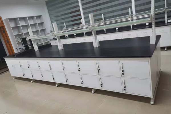 實(shí)驗(yàn)臺(tái)在使用過(guò)程中需要注意哪些安全事項(xiàng)？