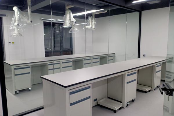 全新全鋼實(shí)驗(yàn)臺(tái)費(fèi)用是多少？