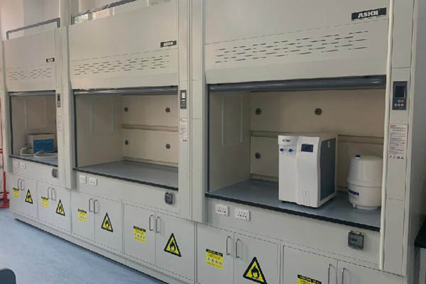 實(shí)驗(yàn)臺通風(fēng)柜哪個(gè)廠家好？選擇優(yōu)質(zhì)品牌的秘訣